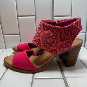 Size 7 Toms. Worn a few times.